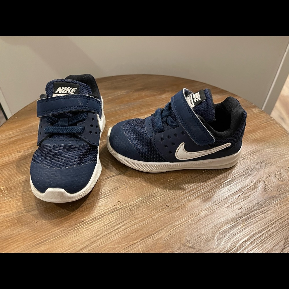Toddler Nike Tennishoes